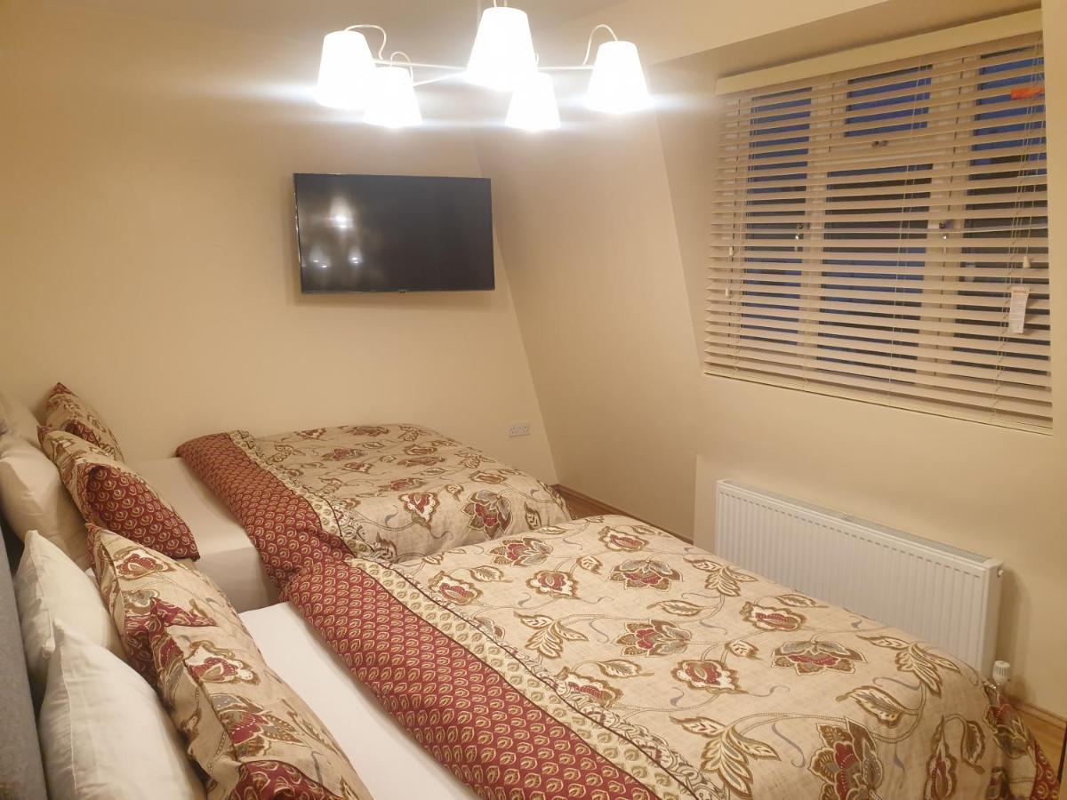 London Luxury 3 Bedroom 2 Bathrooms Flat 1 Min To Redbridge Station Free Parking & Wifi Wanstead Exterior foto